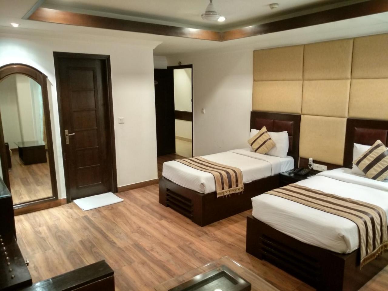 Hotel Aaron Castle New Delhi Buitenkant foto