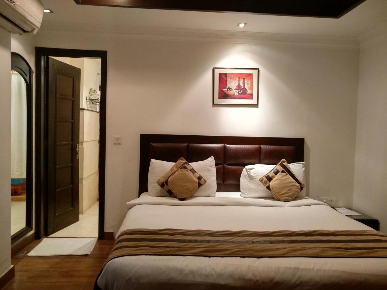 Hotel Aaron Castle New Delhi Buitenkant foto
